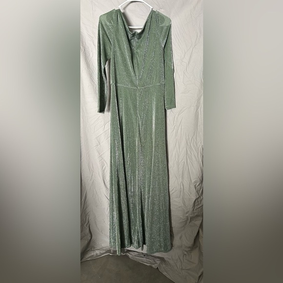 Mac Duggal 49088 NWT LONG SLEEVE FAUX WRAP A LINE GOWN - Picture 4 of 6